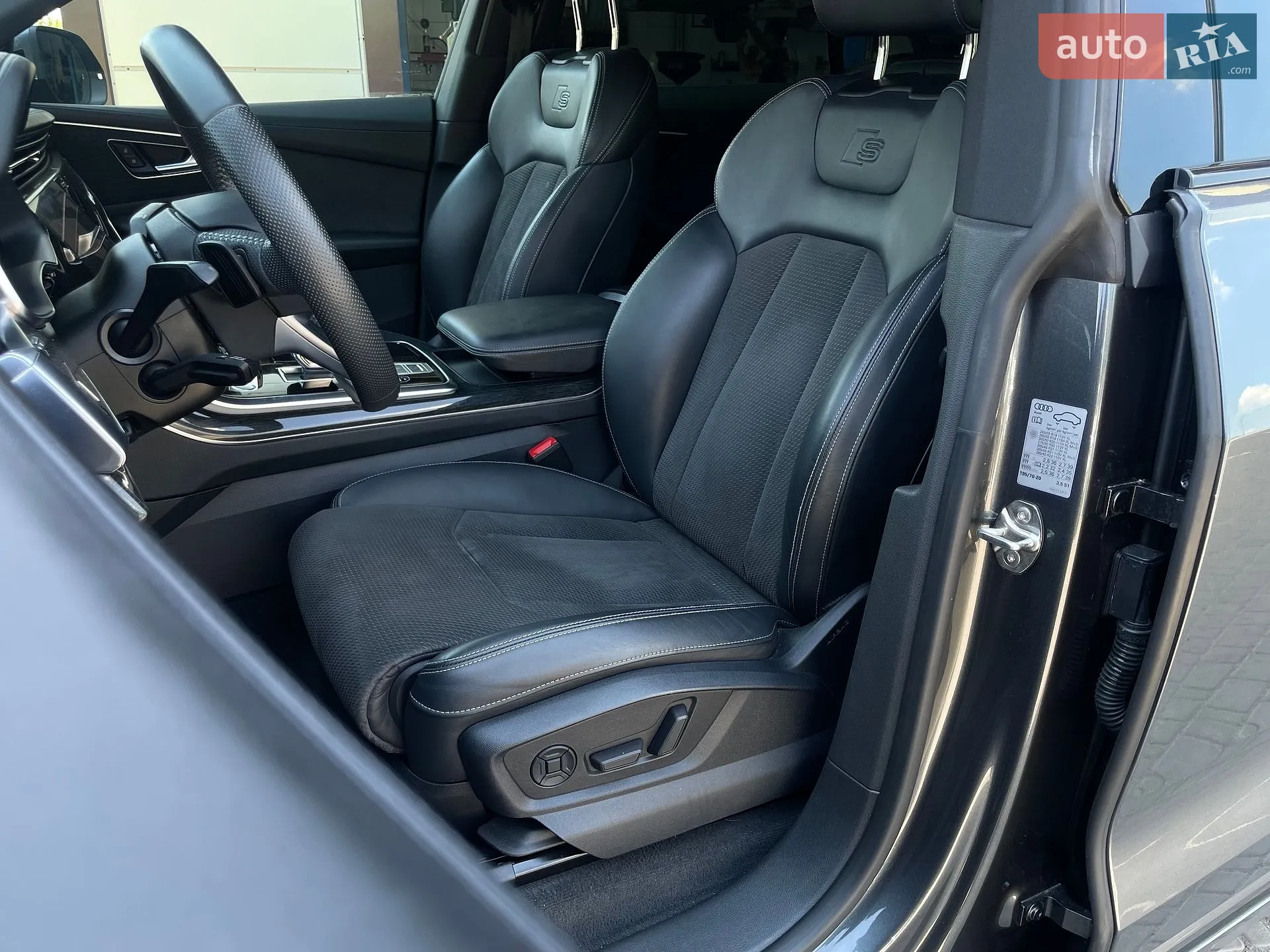 2020 Audi Q8 - мініатюра 26