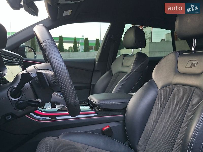 Позашляховик / Кросовер Audi Q8 2020 в Вінниці