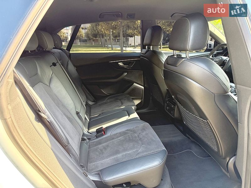 Внедорожник / Кроссовер Audi Q8 2021 в Днепре