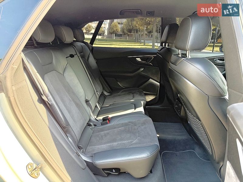 Внедорожник / Кроссовер Audi Q8 2021 в Днепре