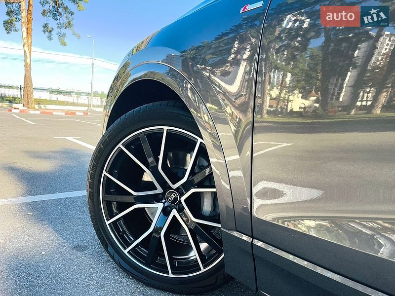 Позашляховик / Кросовер Audi Q8 2020 в Харкові