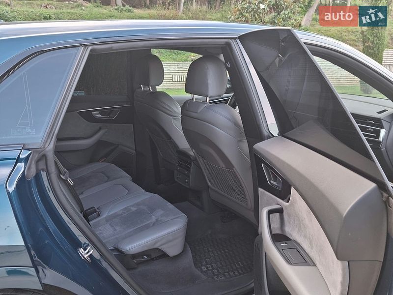 Внедорожник / Кроссовер Audi Q8 2020 в Киеве