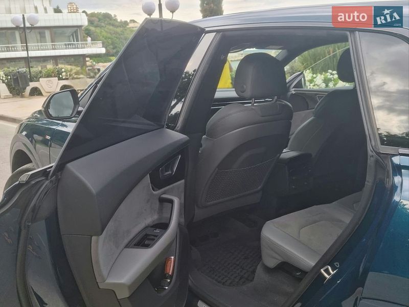 Внедорожник / Кроссовер Audi Q8 2020 в Киеве