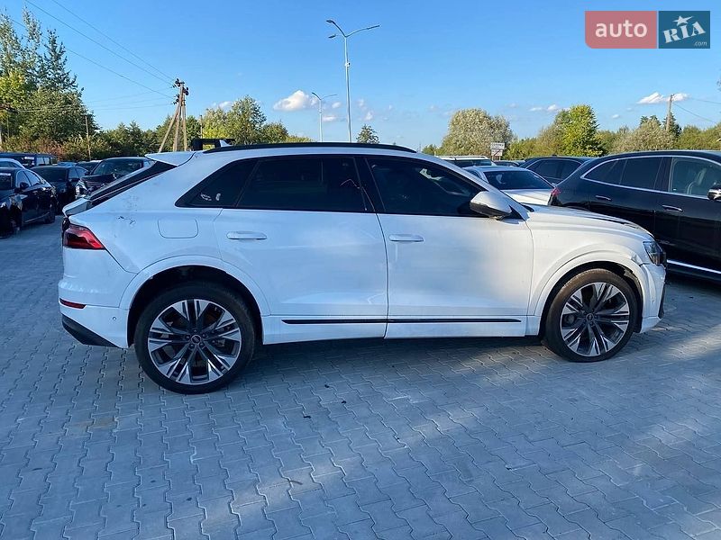 Позашляховик / Кросовер Audi Q8 2024 в Львові
