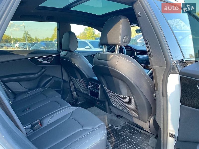 Позашляховик / Кросовер Audi Q8 2024 в Львові