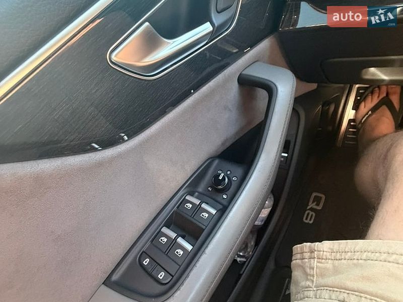 Позашляховик / Кросовер Audi Q8 2020 в Луцьку