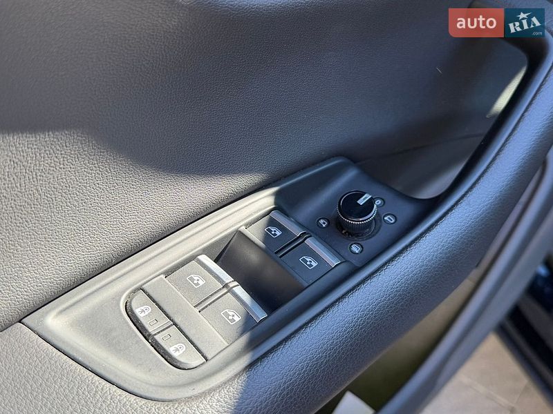 Позашляховик / Кросовер Audi Q8 2021 в Стрию