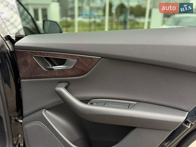 Внедорожник / Кроссовер Audi Q8 2018 в Киеве