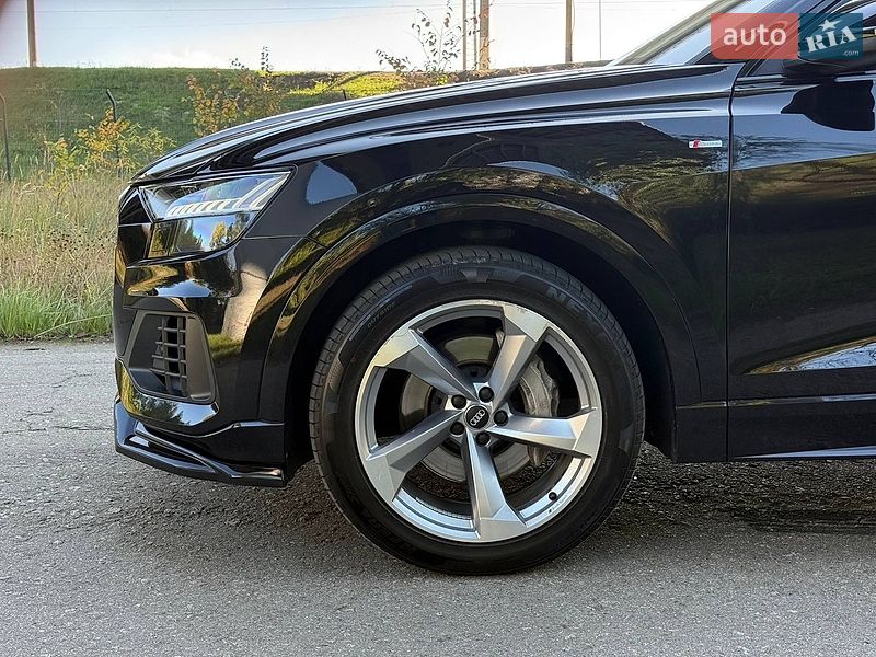 Внедорожник / Кроссовер Audi Q8 2018 в Киеве
