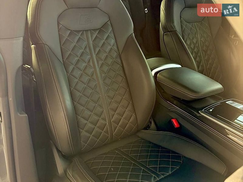 Позашляховик / Кросовер Audi Q8 2023 в Ужгороді