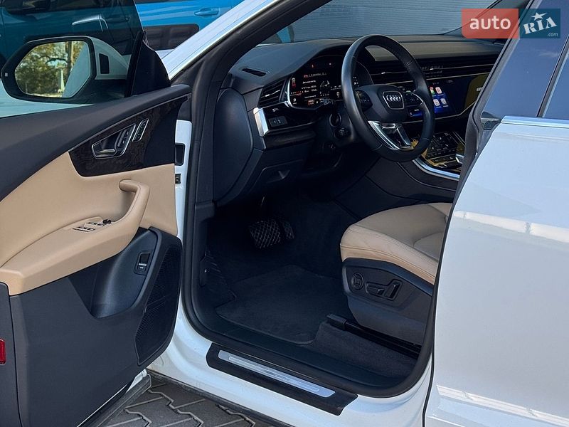 Внедорожник / Кроссовер Audi Q8 2021 в Киеве
