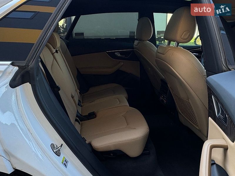 Внедорожник / Кроссовер Audi Q8 2021 в Киеве