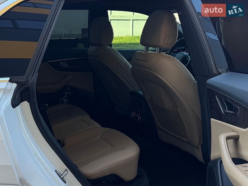 Внедорожник / Кроссовер Audi Q8 2021 в Киеве