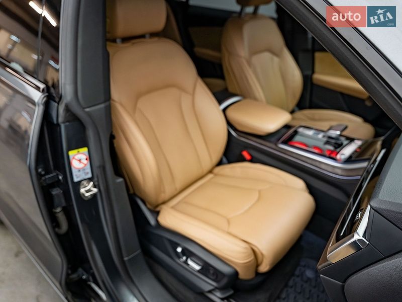 Внедорожник / Кроссовер Audi Q8 2019 в Киеве