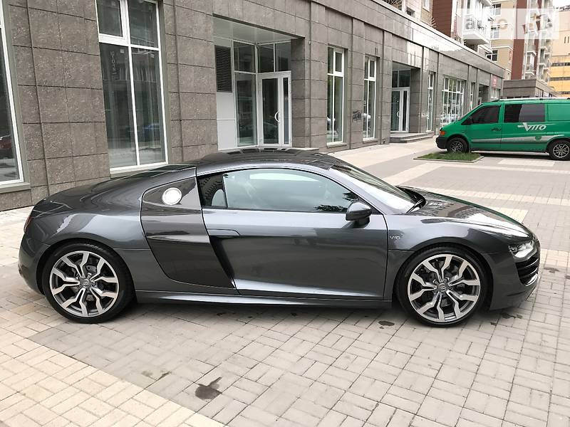 Купе Audi R8 2010 в 