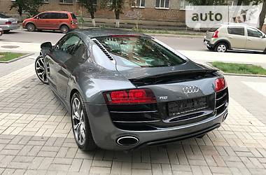 Купе Audi R8 2010 в 