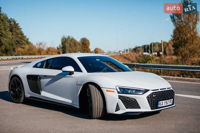 Купе Audi R8 2022 в Киеве