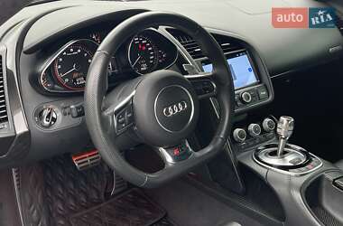 Купе Audi R8 2013 в  фото 25 Купе Audi R8 2013 в