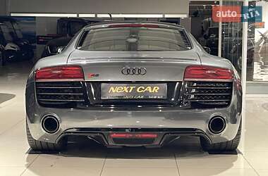 Купе Audi R8 2013 в  фото 57 Купе Audi R8 2013 в
