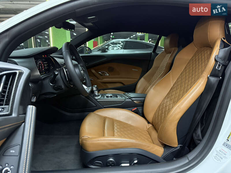 Родстер Audi R8 2017 в Києві фото 12 Родстер Audi R8 2017 в Києві