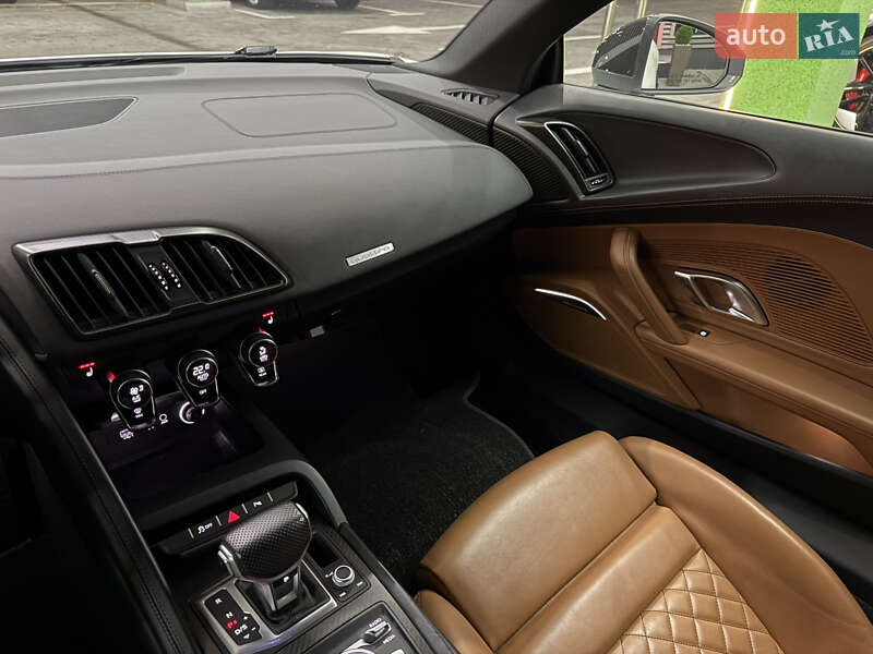 Родстер Audi R8 2017 в Києві фото 22 Родстер Audi R8 2017 в Києві