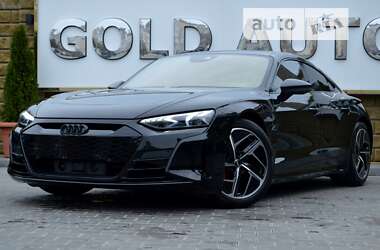 Купе Audi RS e-tron GT 2021 в 