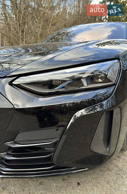 Купе Audi RS e-tron GT 2021 в 