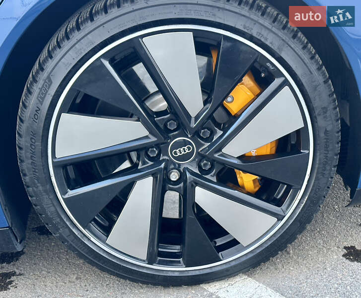 Купе Audi RS e-tron GT 2021 в Львові