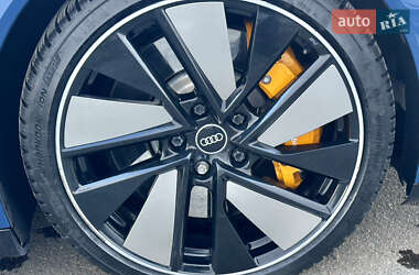 Купе Audi RS e-tron GT 2021 в 