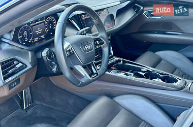 Купе Audi RS e-tron GT 2021 в 