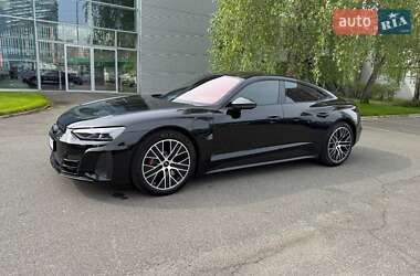 Купе Audi RS e-tron GT 2021 в 