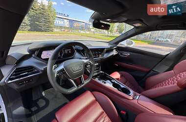 Купе Audi RS e-tron GT 2023 в 