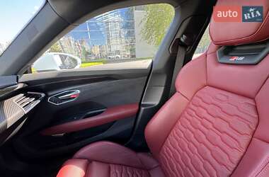 Купе Audi RS e-tron GT 2023 в 