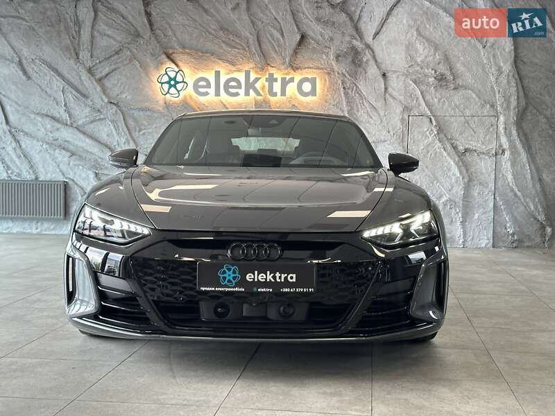 Лифтбек Audi RS e-tron GT 2022 в 
