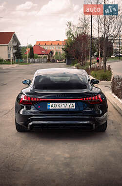 Купе Audi RS e-tron GT 2021 в 