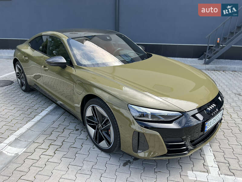 Купе Audi RS e-tron GT 2021 в 