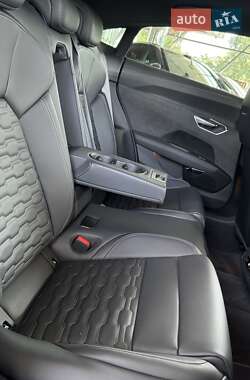 Купе Audi RS e-tron GT 2023 в 