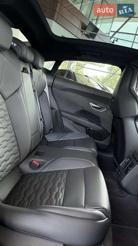 Купе Audi RS e-tron GT 2023 в Дніпрі
