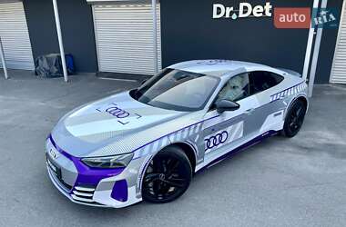 Купе Audi RS e-tron GT 2024 в 