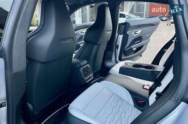 Купе Audi RS e-tron GT 2024 в 