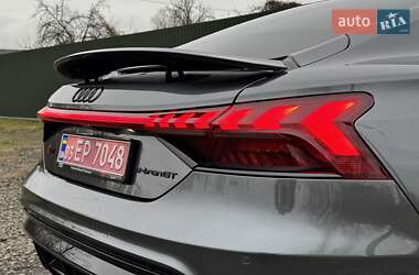 Купе Audi RS e-tron GT 2021 в 
