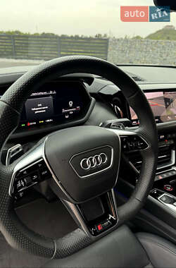 Купе Audi RS e-tron GT 2022 в 