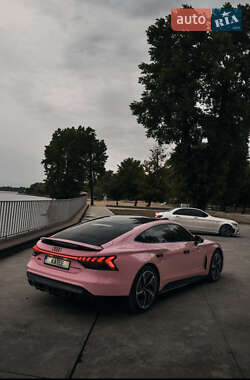 Купе Audi RS e-tron GT 2022 в 