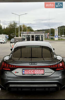 Купе Audi RS e-tron GT 2022 в 