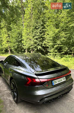 Купе Audi RS e-tron GT 2021 в 