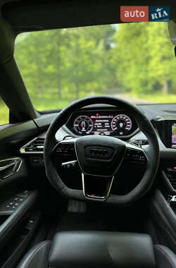 Купе Audi RS e-tron GT 2021 в 