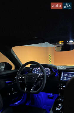 Купе Audi RS e-tron GT 2021 в 