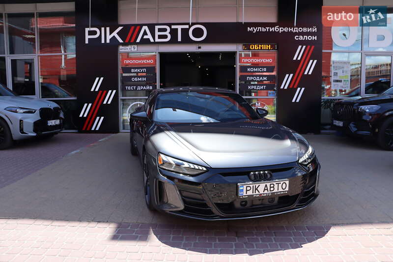 Купе Audi RS e-tron GT 2022 в 