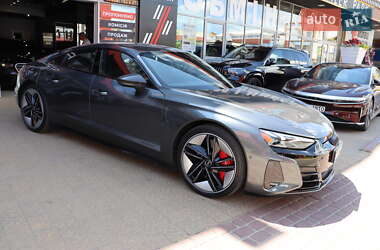 Купе Audi RS e-tron GT 2022 в 