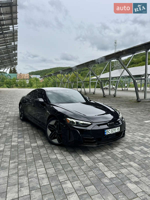 Купе Audi RS e-tron GT 2021 в 